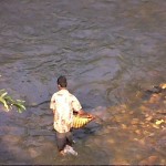 Pastel sur la rivière - chercheur de pierres précisieuses